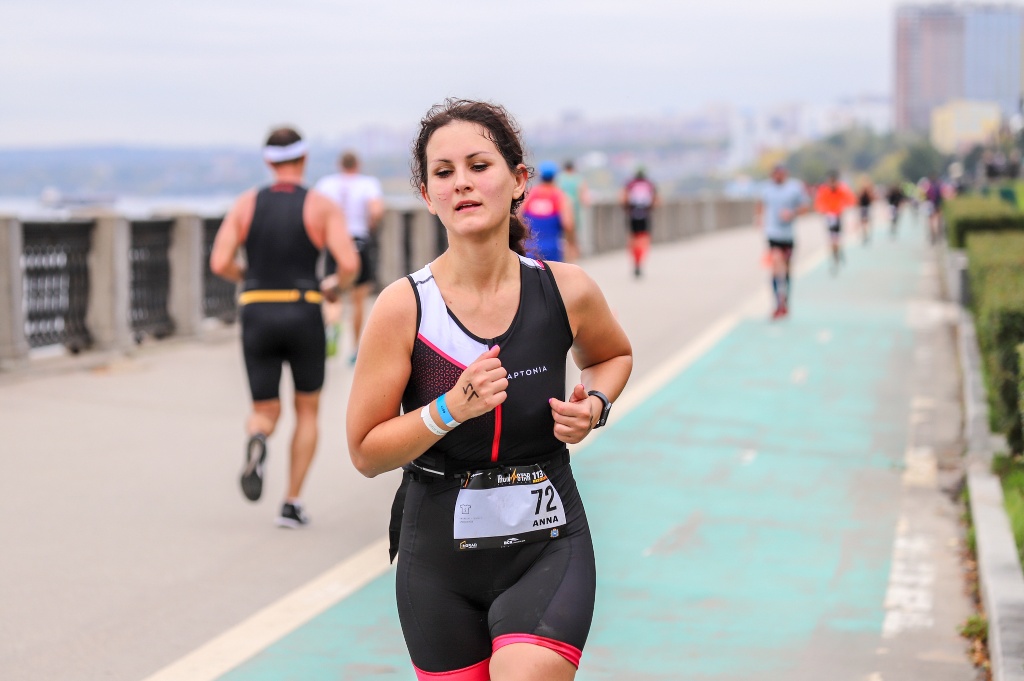 «Это не про спорт, а про мотивацию и преодоление». Как пройти половинку Ironman, когда ты не умеешь плавать и задыхаешься на бегу (ФОТО)