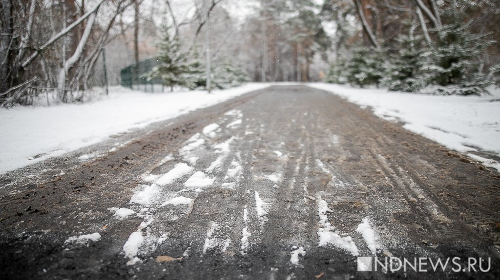 В Екатеринбурге грязно и скользко: еще неделю снегопады будут чередоваться с оттепелью и заморозками (ФОТО)