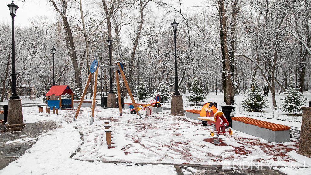 Недоделки, срубленные деревья и три одинаковые детские площадки. Что стало с парком Зеленая Роща после реконструкции за федеральный счет (ФОТО)