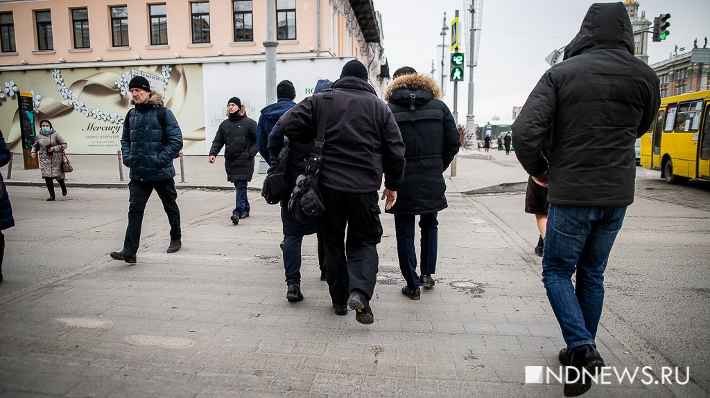 Ни снега, ни красок: у Екатеринбурга украли новогоднее настроение (ФОТО)