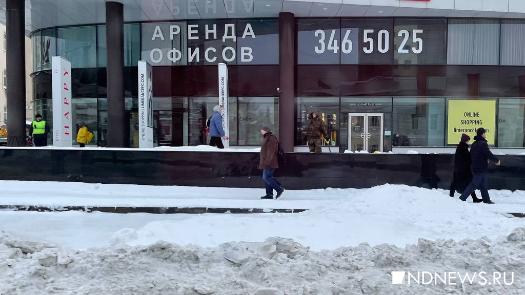 В субботу днем Екатеринбург встал в 7-бальные пробки из-за неубранных дорог (ФОТО)