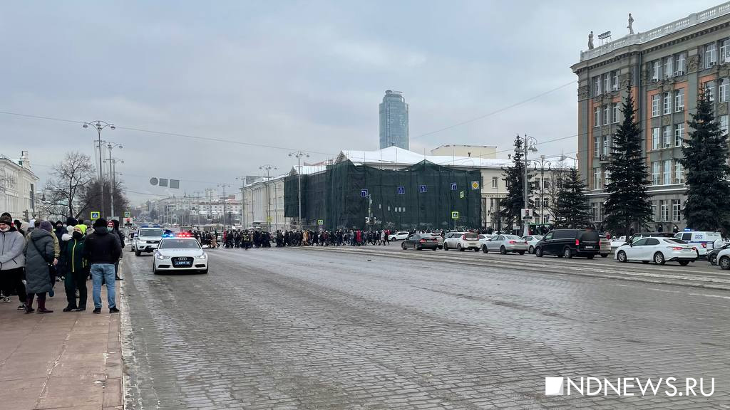 На екатеринбургской акции протеста начались массовые задержания (ФОТО)