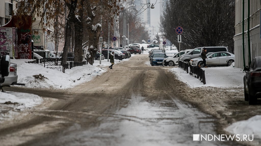 Екатеринбург растаял и испачкал людей и машины: фоторепортаж с грязных улиц (ФОТО)