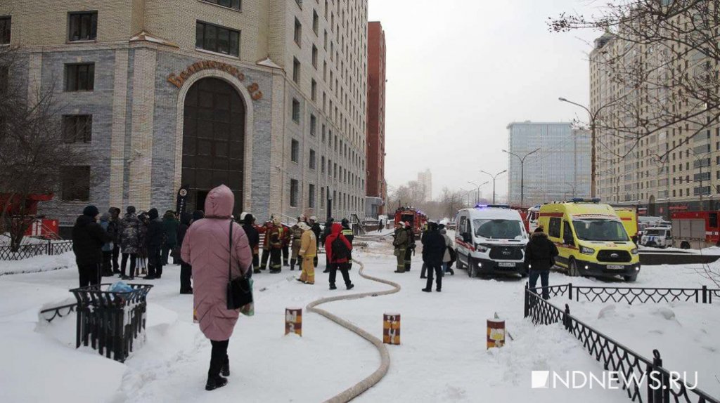 На пожар в 23-этажном доме вызвали подкрепление. Уже есть пострадавшие (ФОТО)