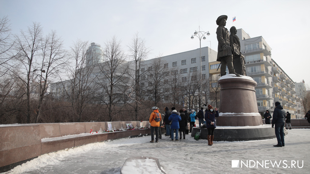 В Екатеринбурге началась вахта памяти Немцова (ФОТО)