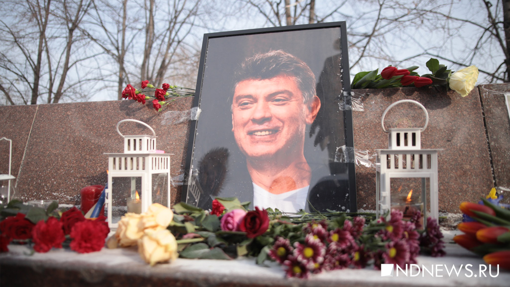 В Екатеринбурге началась вахта памяти Немцова (ФОТО)