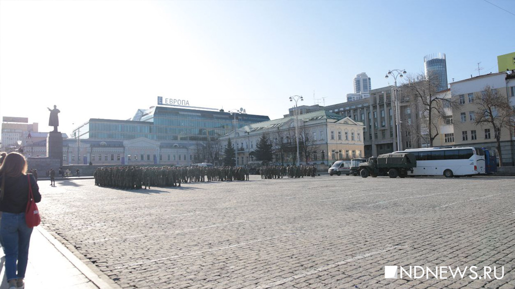 Из-за перекрытий центр Екатеринбурга встал в глухую пробку (ФОТО)