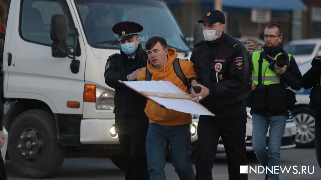 Свердловские власти насчитали 5 тысяч участников несанкционированного шествия (ФОТО)