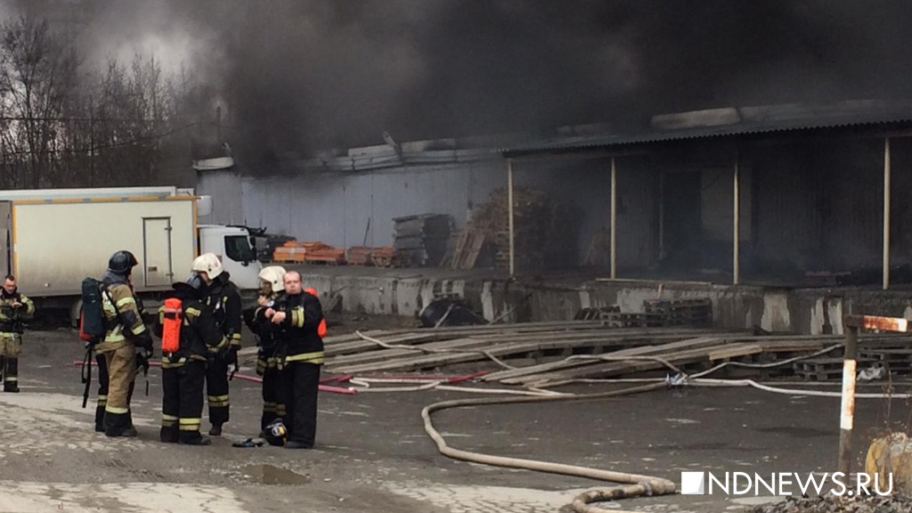 Пожар в складах на территории Уралмашзавода потушен (ФОТО)