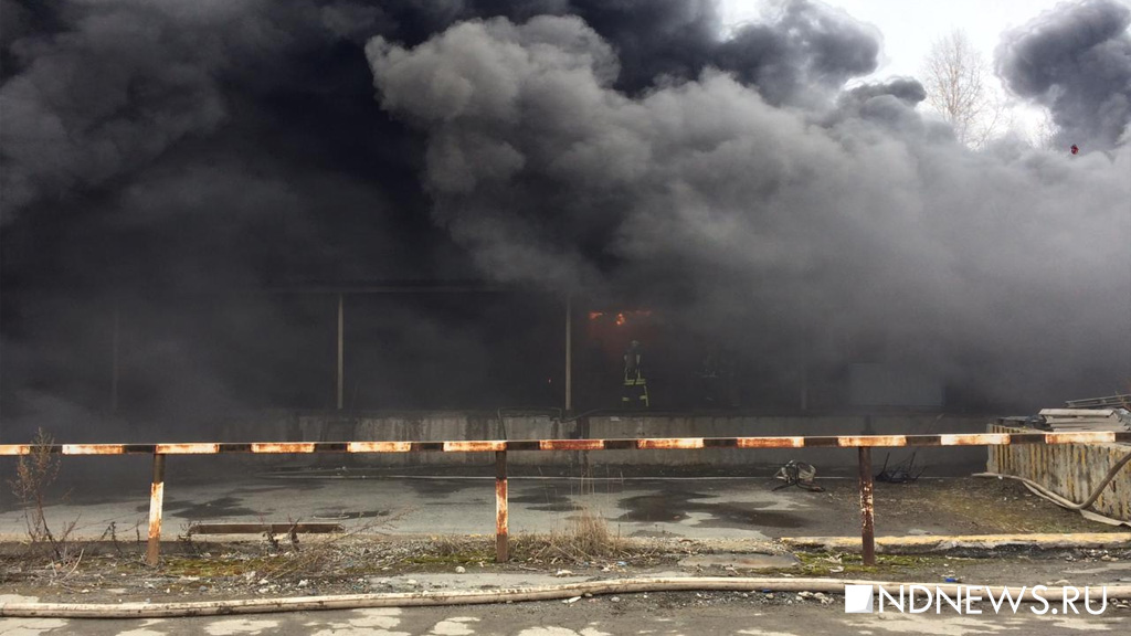 Пожар в складах на территории Уралмашзавода потушен (ФОТО)