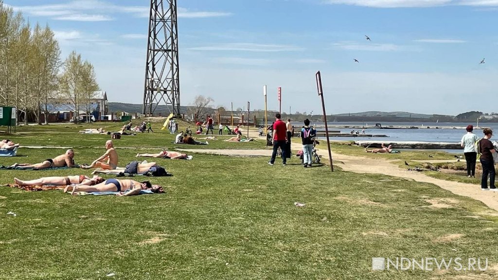 На ВИЗе открыли пляжный сезон: екатеринбуржцы ловят теплые дни (ФОТО)