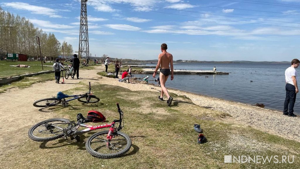 На ВИЗе открыли пляжный сезон: екатеринбуржцы ловят теплые дни (ФОТО)