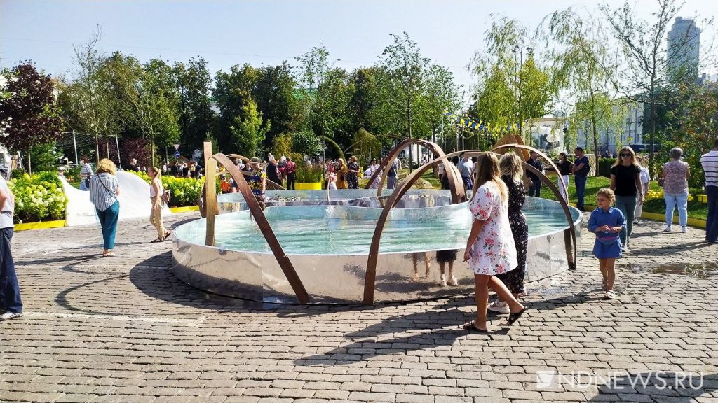 В Екатеринбурге открылся фестиваль «Атмосфера»: как выглядит сад на месте парковки (ФОТО)