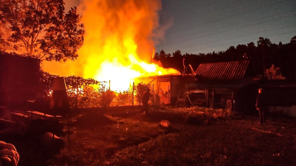 Вокруг Екатеринбурга горят сады. Есть информация о погибшем ребенке (ФОТО)