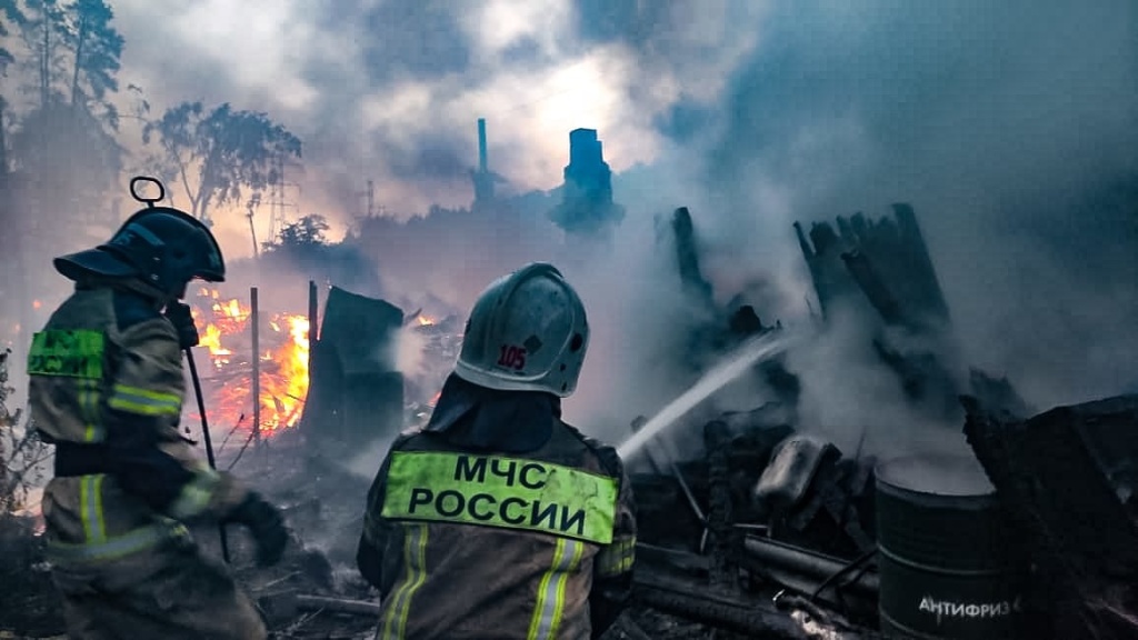 Вокруг Екатеринбурга горят сады. Есть информация о погибшем ребенке (ФОТО)