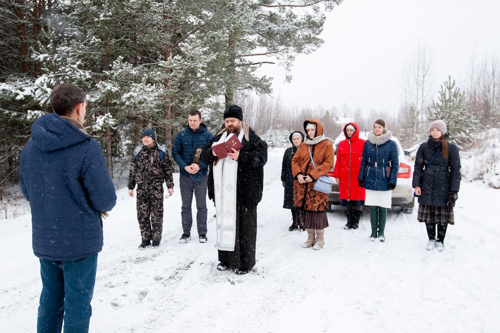 На Урале провели крестный ход против коронавируса (ФОТО)