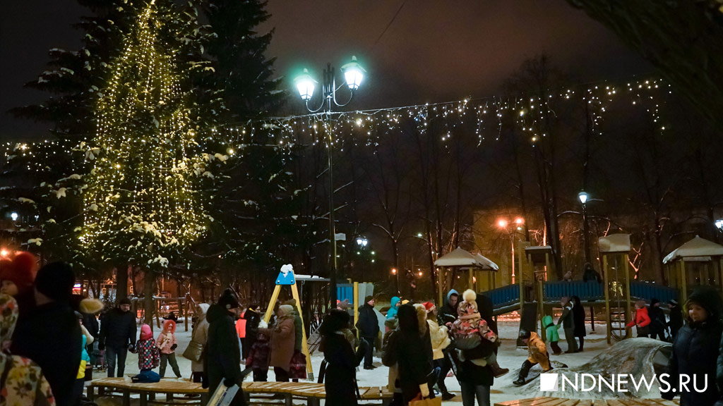 Какой район Екатеринбурга похвастается самой красивой елкой? Смотрим, где откроют городки (ФОТО)