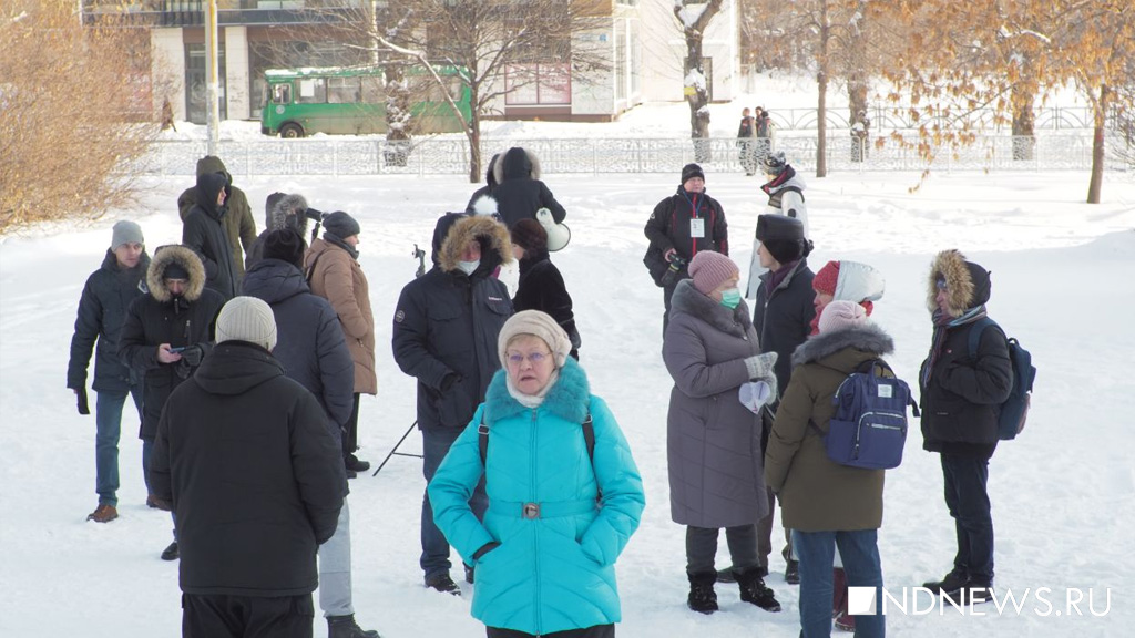 Полиция выгнала участников пикета «За мир и дружбу» с аллеи у КРК «Уралец» (ФОТО)