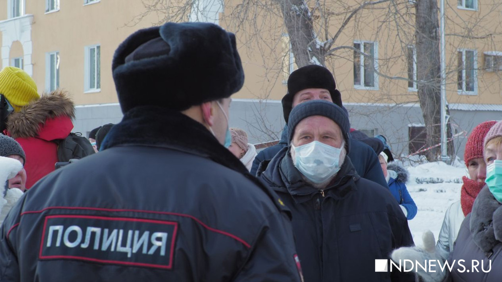 Полиция выгнала участников пикета «За мир и дружбу» с аллеи у КРК «Уралец» (ФОТО)