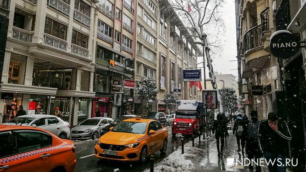 Несколько десятков уральцев застряли в Стамбуле из-за снегопадов (ФОТО)