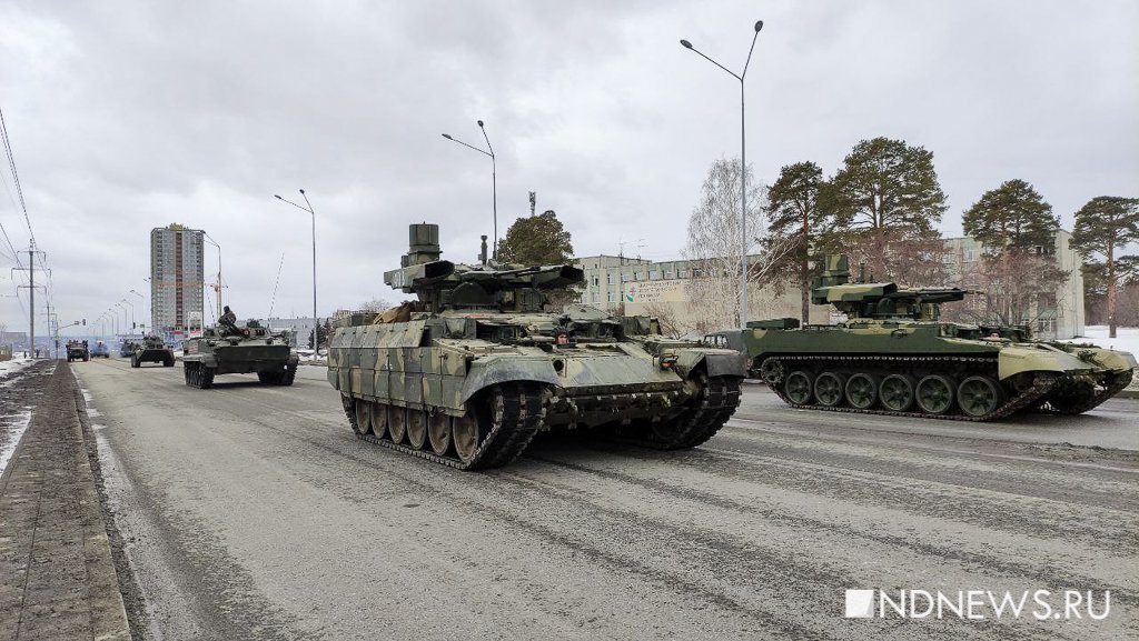 В Екатеринбурге начались тренировки парада Победы (ФОТО, ВИДЕО)