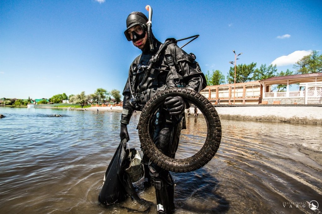 Дайверы все выходные чистили водоемы на Урале (ФОТО)