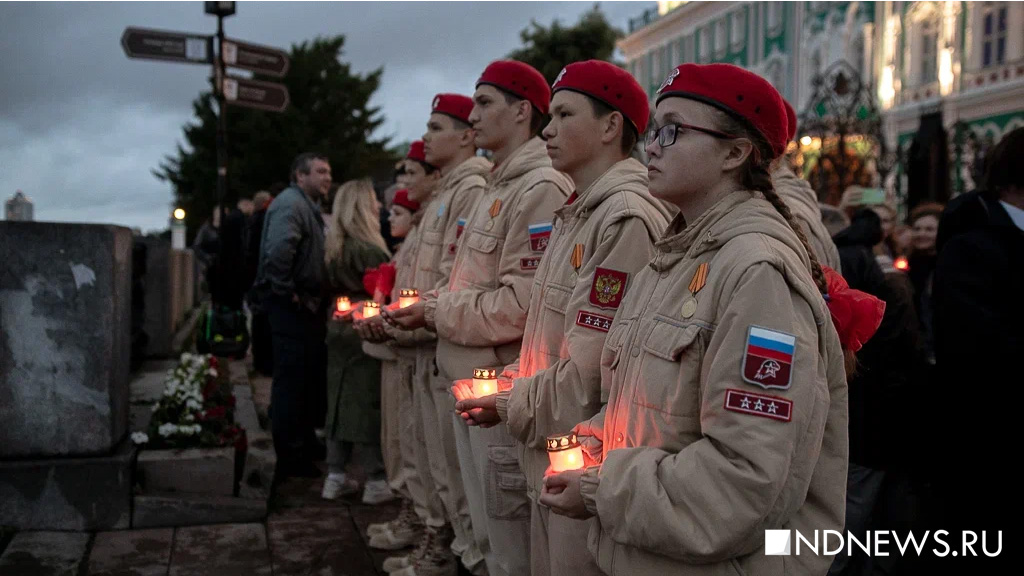 Тысячи свердловчан впервые с 2019 года вышли на мемориальную акцию «Свеча памяти» (ФОТО)