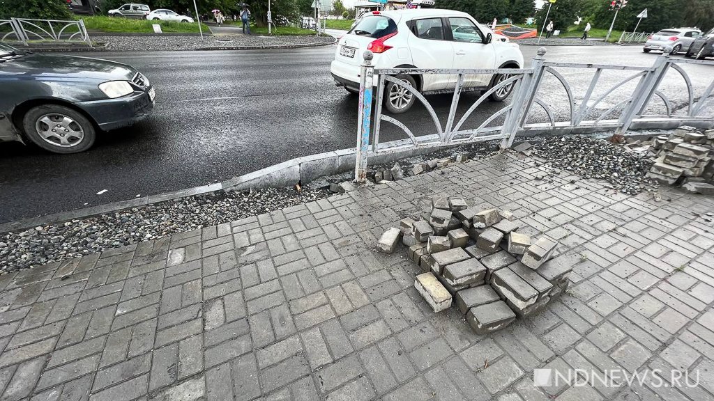 В Екатеринбурге несколько недель не могут сделать тротуары – сроки неизвестны (ФОТО)