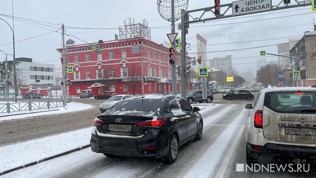 Екатеринбург засыпает снегом (ФОТО)
