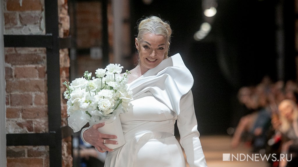 Волочкова спела в Екатеринбурге в свадебном платье (ФОТО)