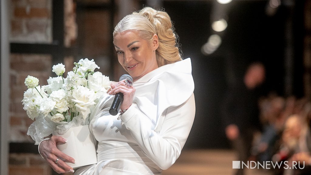 Волочкова спела в Екатеринбурге в свадебном платье (ФОТО)