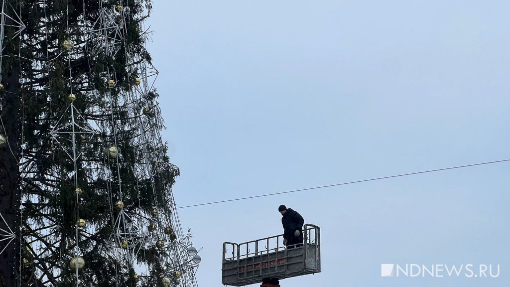 Рабочие начали демонтировать ледовый городок (ФОТО)