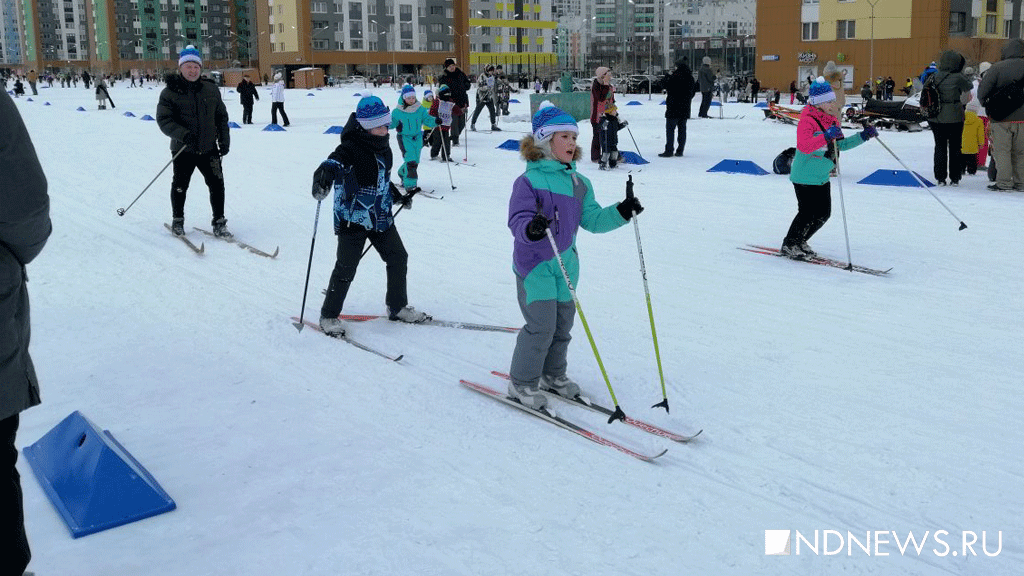 На «Лыжню России» в Академическом пришли тысячи человек: бежали даже малыши (ФОТО)