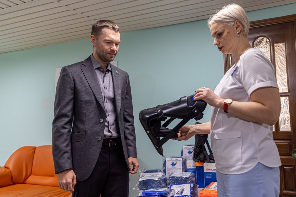 Депутат Алексей Вихарев передал нужную помощь свердловскому онкодиспансеру