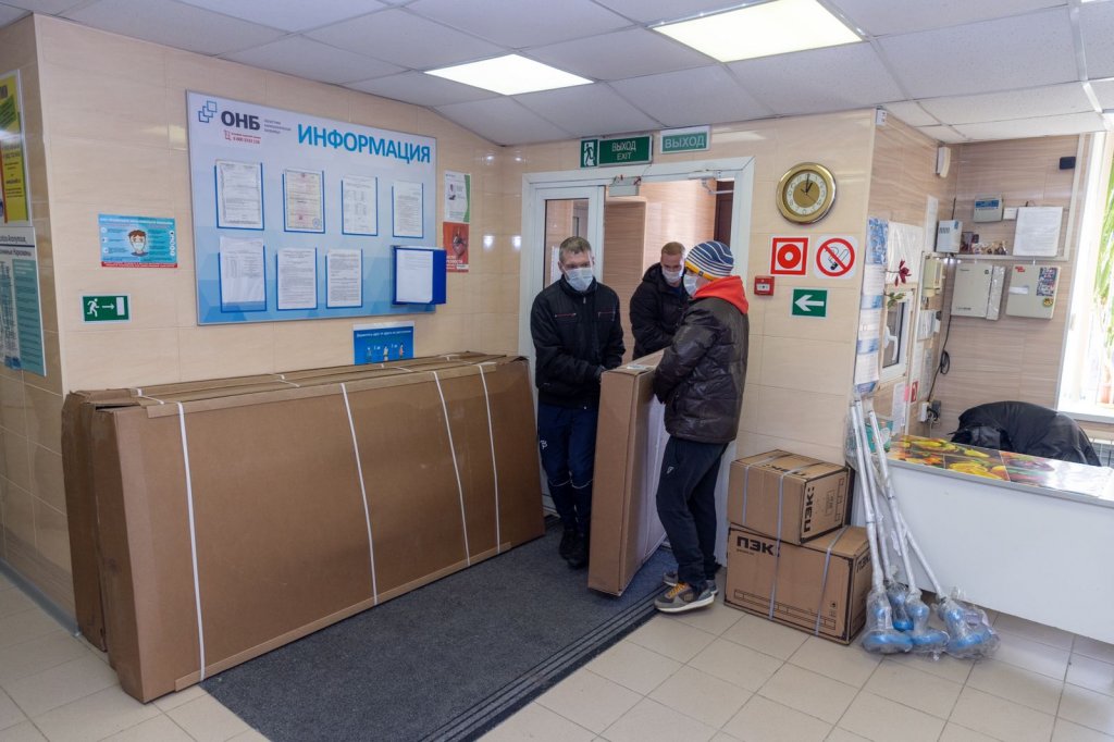 Глава медфракции гордумы передал в областную наркологию новое оборудование (ФОТО)
