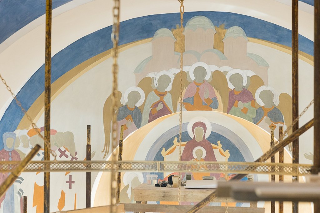 Уральцев зовут посмотреть, как расписывают восстановленный храм (ФОТО)