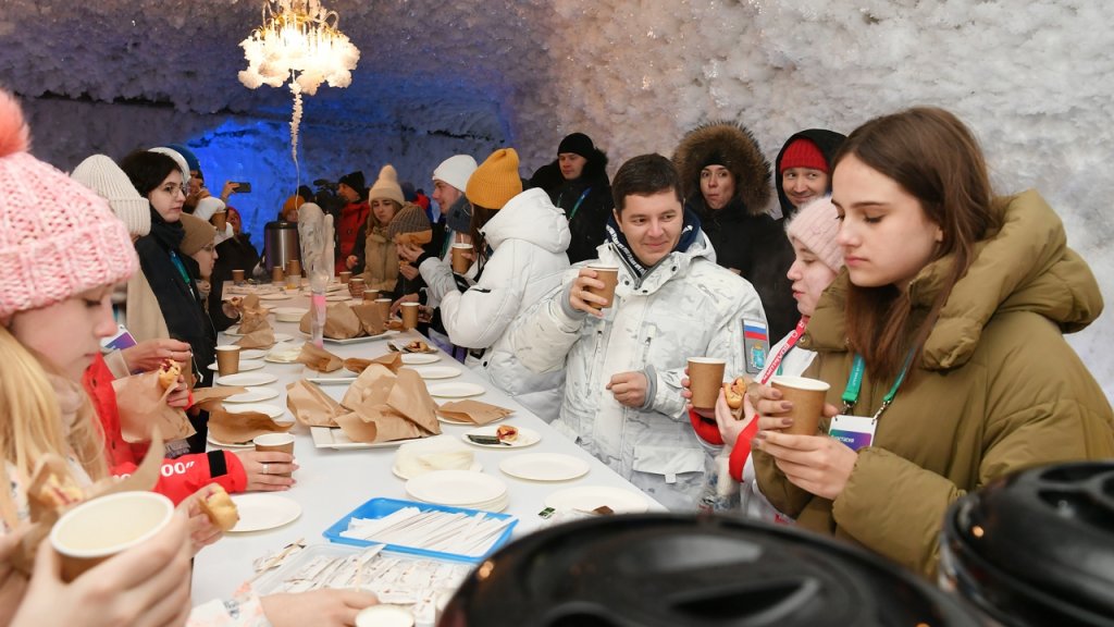 Губернатор Артюхов показал российским школьникам, как живут вахтовики на Ямале