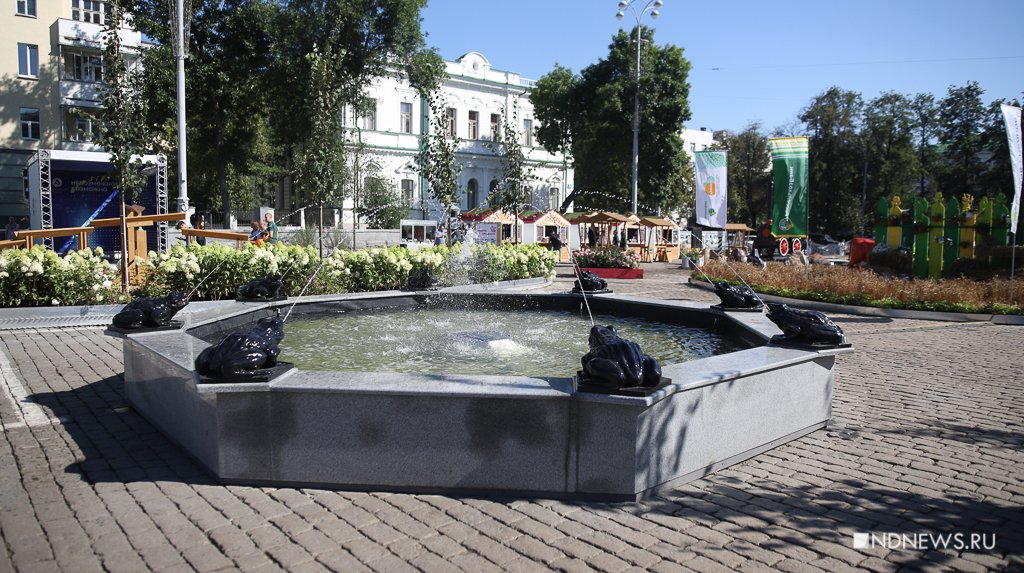 В Екатеринбурге разбили сад на месте парковки (ФОТО, ВИДЕО)