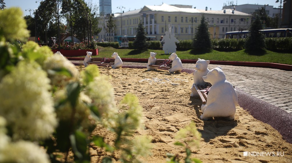 В Екатеринбурге разбили сад на месте парковки (ФОТО, ВИДЕО)