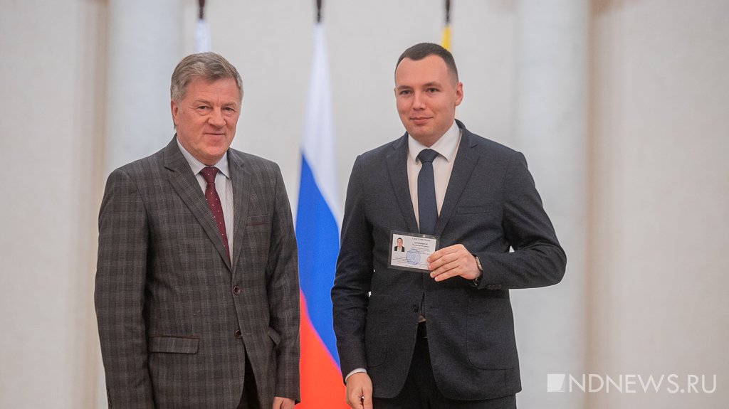 Новые депутаты Екатеринбургской думы получили удостоверения (ФОТО)