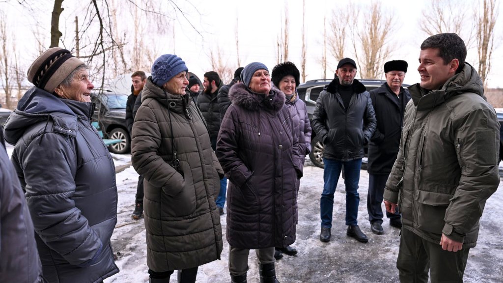 Губернатор Ямала Артюхов поехал в Волноваху подвести итоги ремонтов и собрать новые задачи