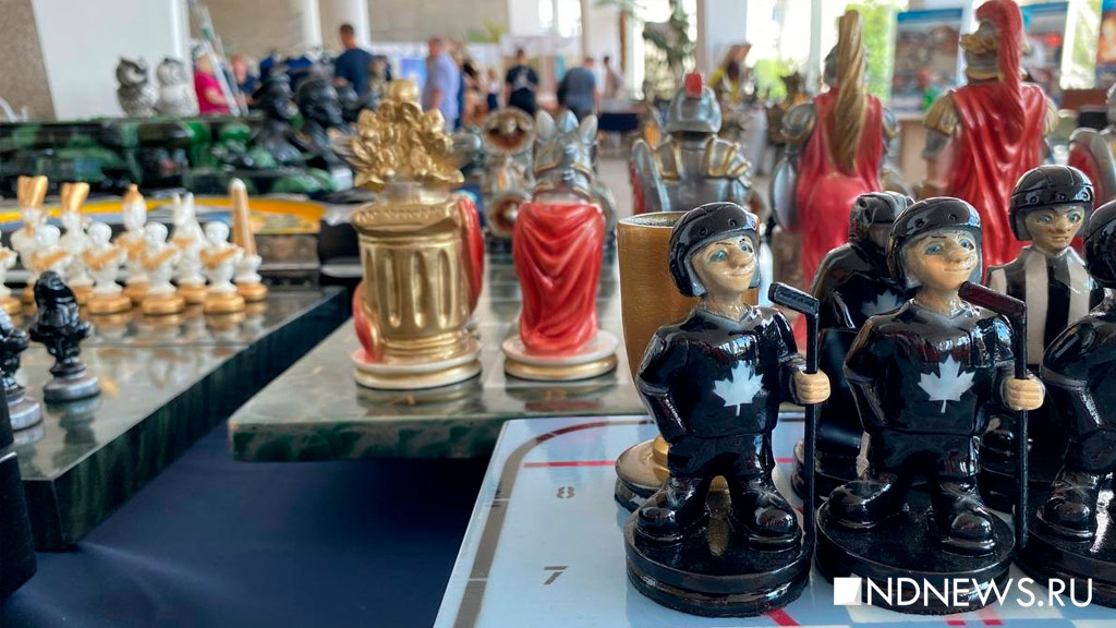 Шахматы, ножи, лапти и мебель: открылась ярмарка товаров из уральских колоний (ФОТО)