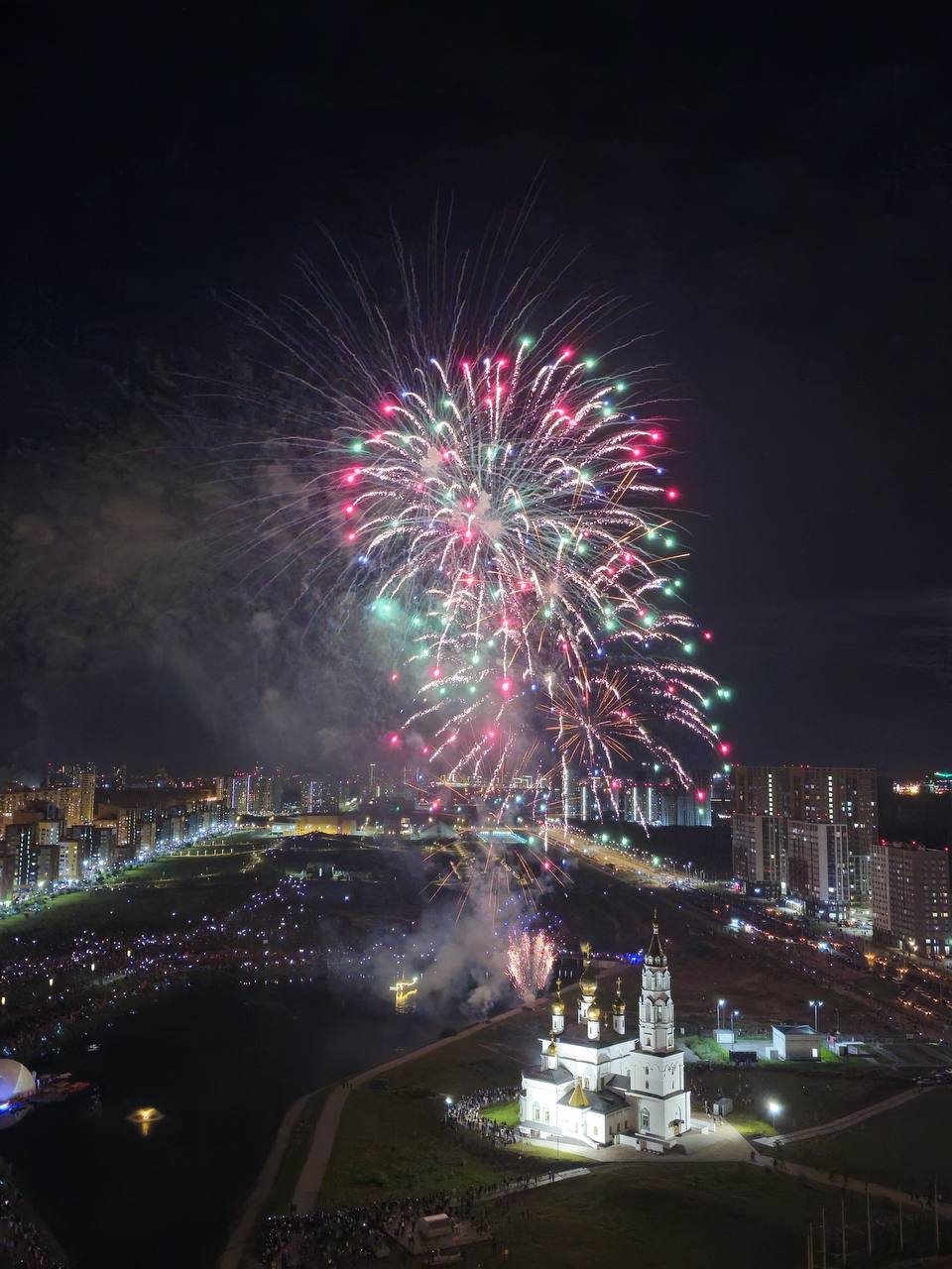 День города в Академическом завершился шикарным салютом (ФОТО)