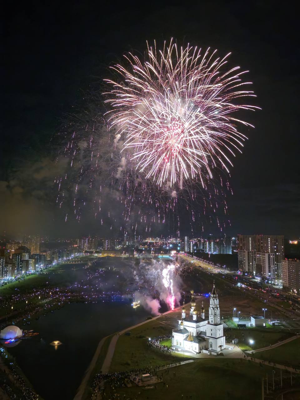 День города в Академическом завершился шикарным салютом (ФОТО)