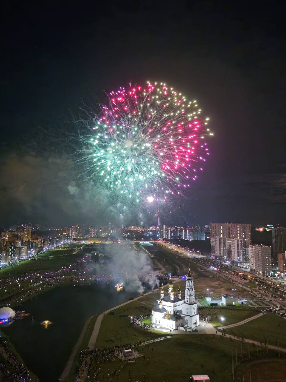 День города в Академическом завершился шикарным салютом (ФОТО)