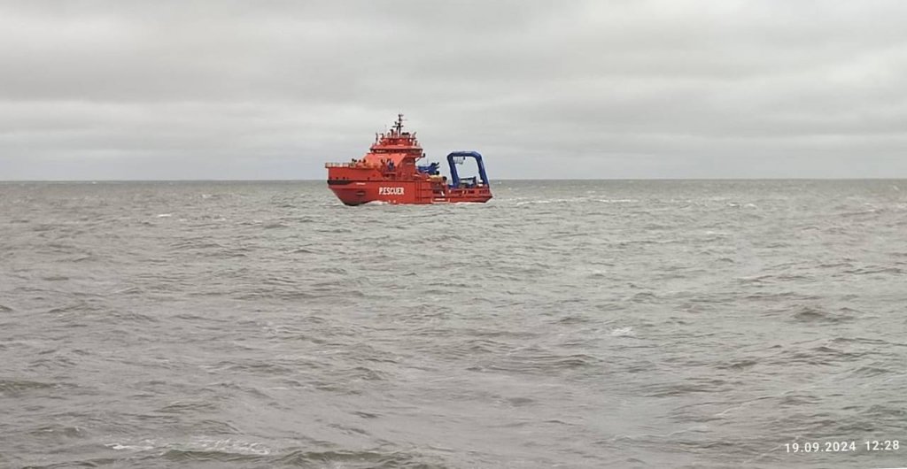 Застрявшее в Карском море судно с учёными начали тянуть на буксире в Мурманск