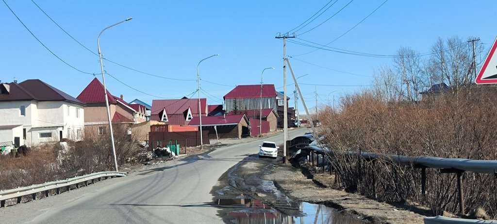 Прокуратура нашла в Салехарде дорогу из грязи и ям