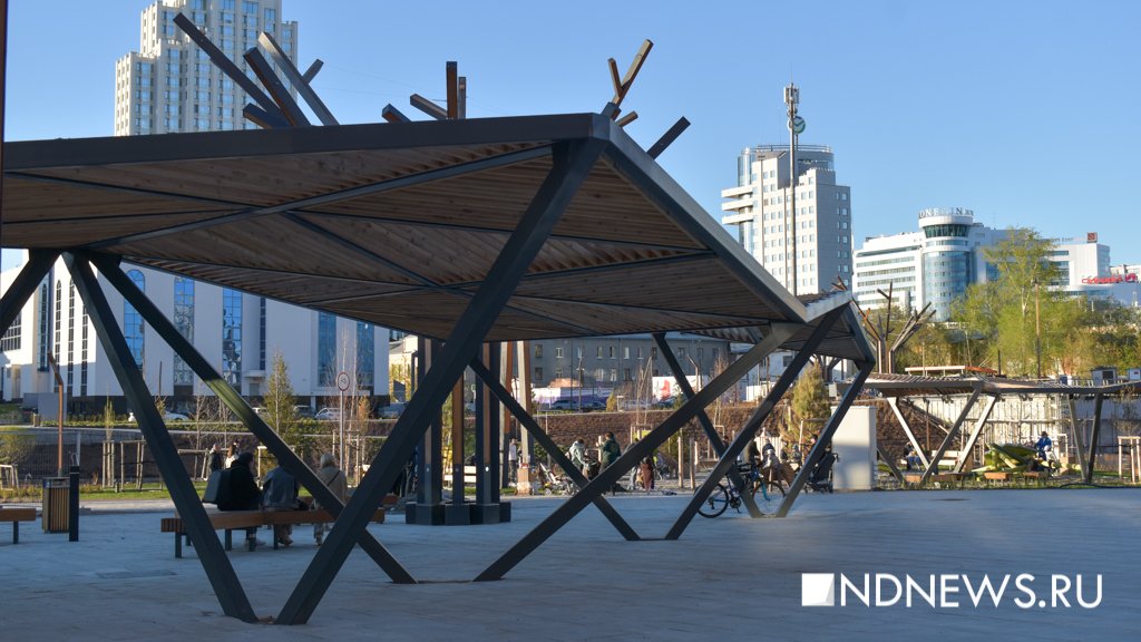 В Екатеринбурге продолжают благоустраивать набережную за ледовой ареной (ФОТО)