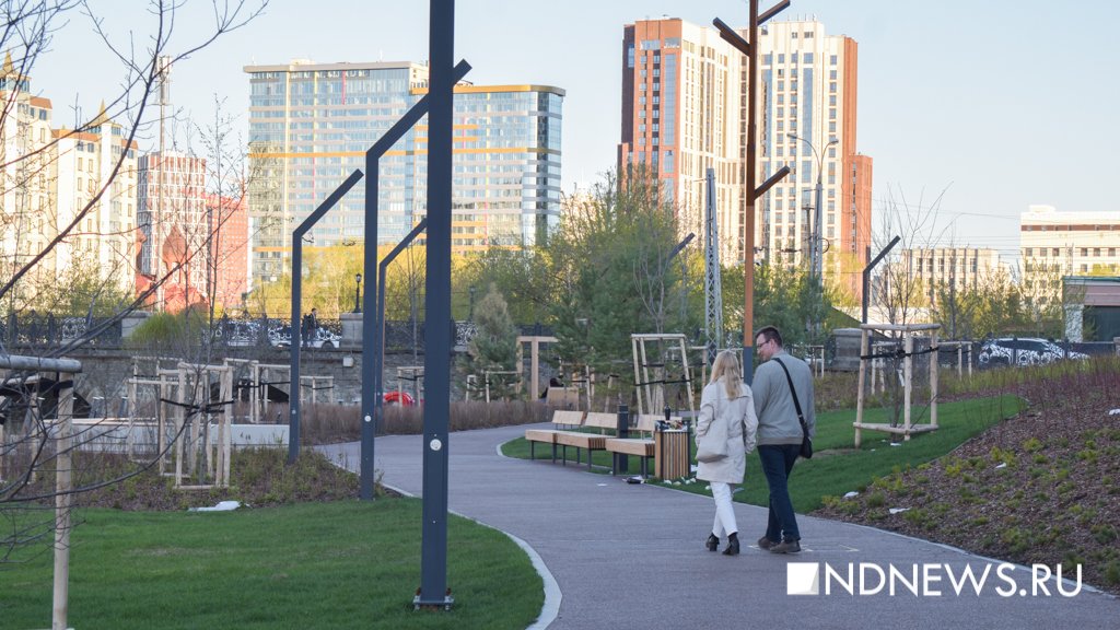 В Екатеринбурге продолжают благоустраивать набережную за ледовой ареной (ФОТО)