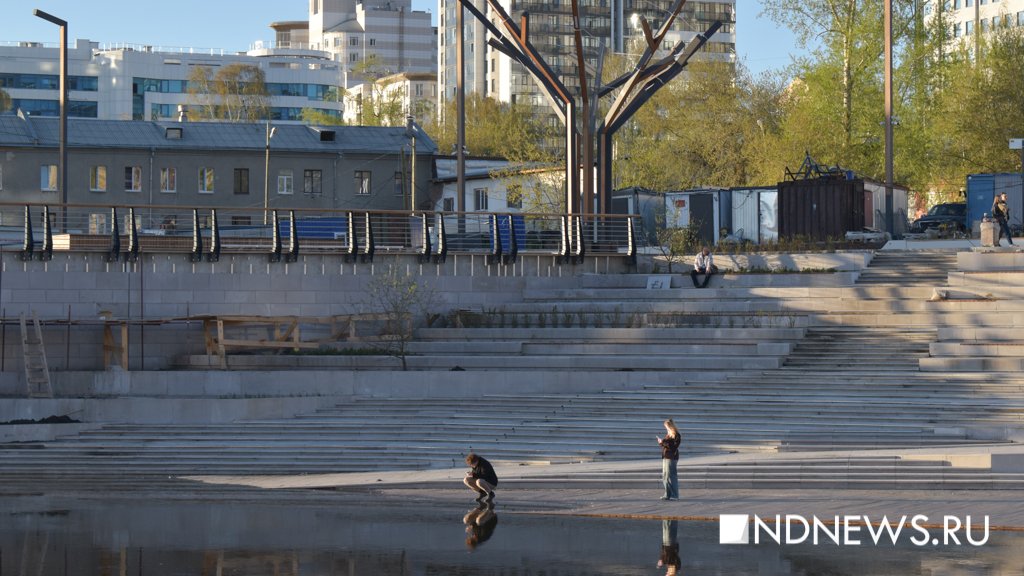 В Екатеринбурге продолжают благоустраивать набережную за ледовой ареной (ФОТО)
